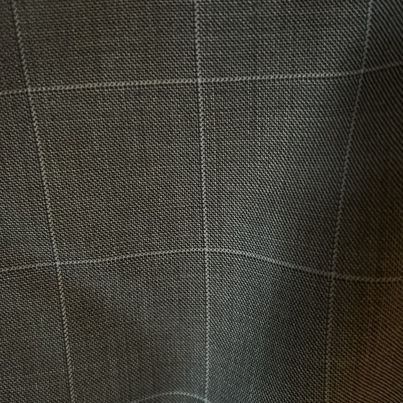 Men’s grey checkered suit, 46T, pants 36W/32L - Picture 2 of 4
